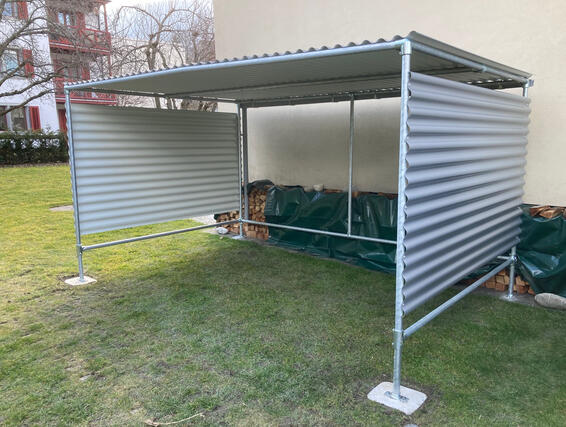 QUBU 300 auf Fundamentsockeln