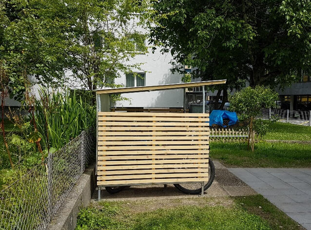 MODA Holzwand (durch Kunde angebracht)