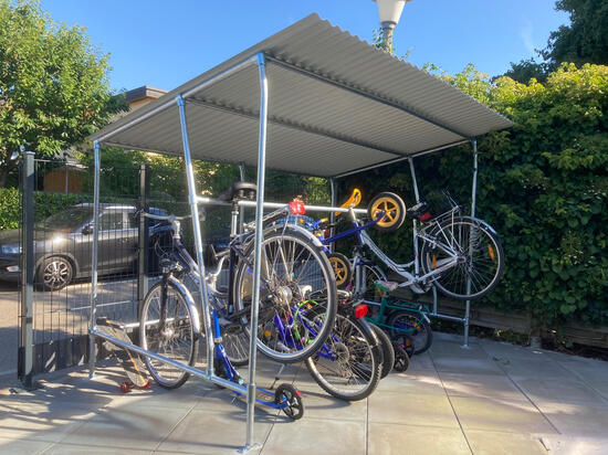 Dach Wellblech silber mit Querstange für Sattelparking