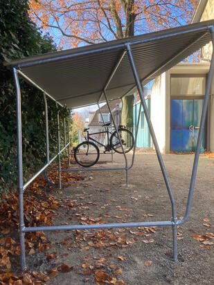 (2x300cm) Dach Wellblech silber, Abteil rechts mit Querstange für Sattelparking